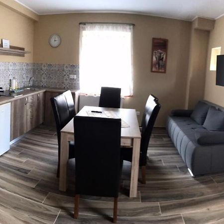 Adrienn Apartman Sárvár Buitenkant foto