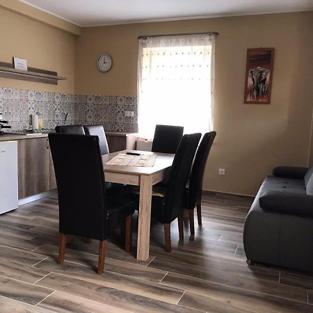 Adrienn Apartman Appartement Sárvár Buitenkant foto