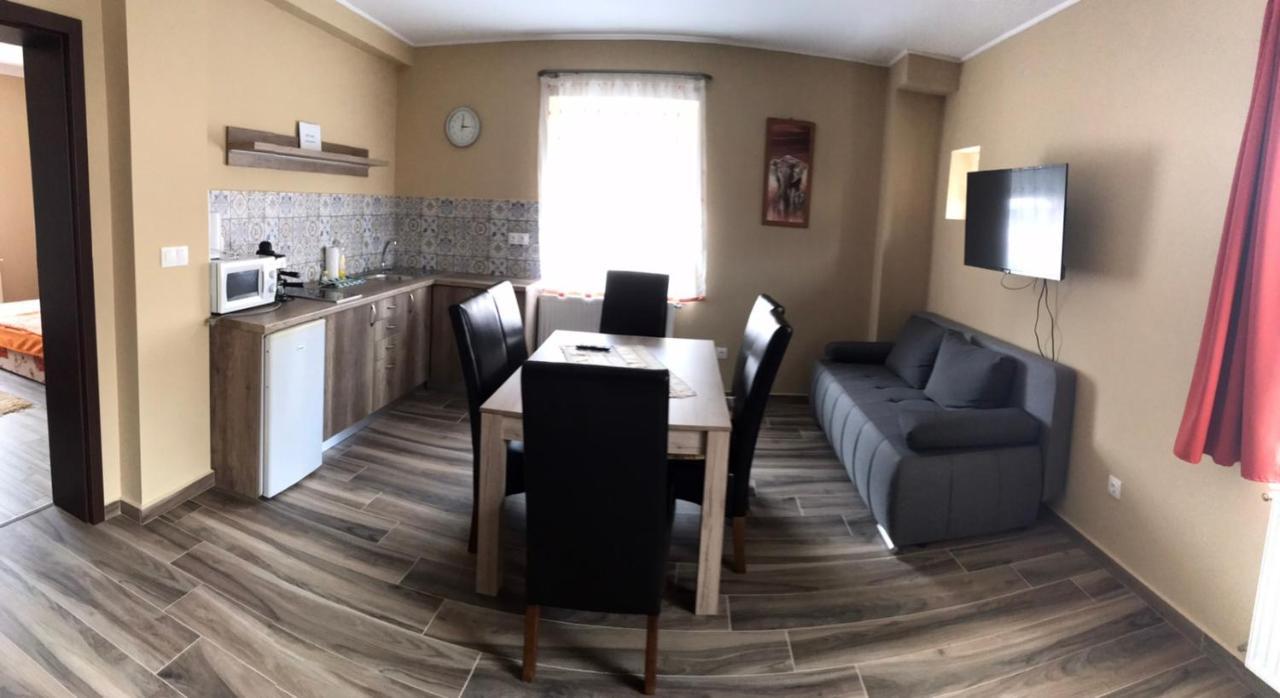 Adrienn Apartman Appartement Sárvár Buitenkant foto