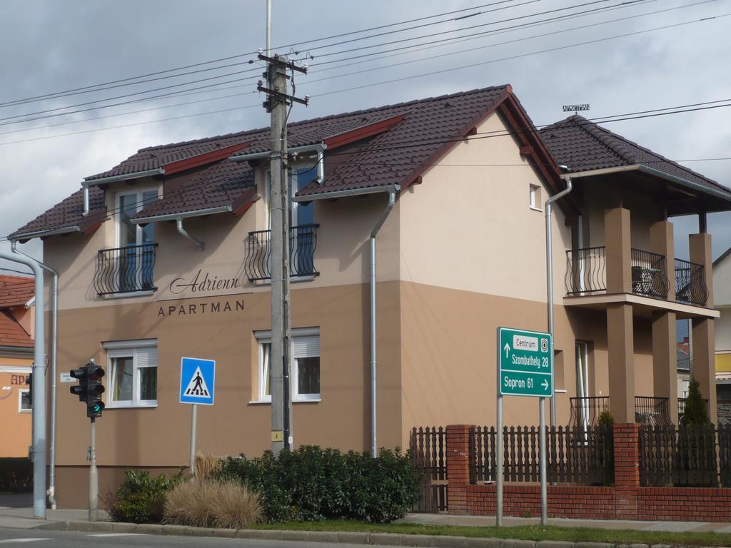 Adrienn Apartman Appartement Sárvár Buitenkant foto