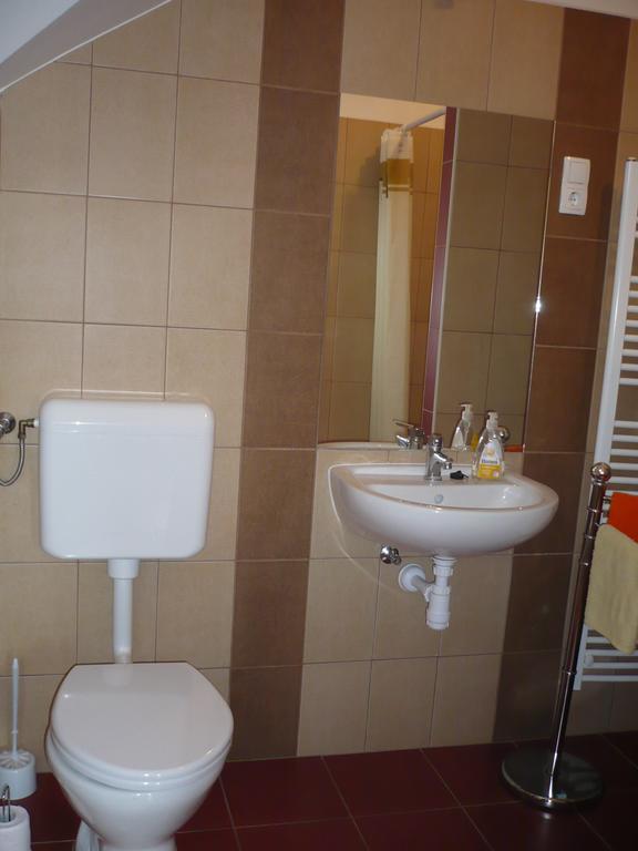 Adrienn Apartman Sárvár Buitenkant foto