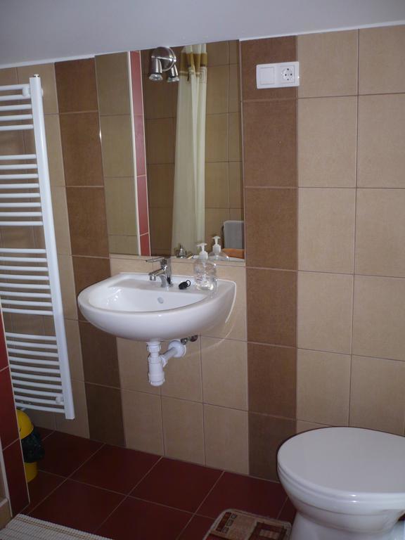 Adrienn Apartman Appartement Sárvár Buitenkant foto