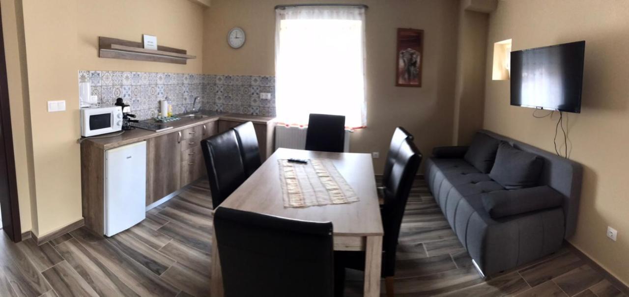 Adrienn Apartman Appartement Sárvár Buitenkant foto