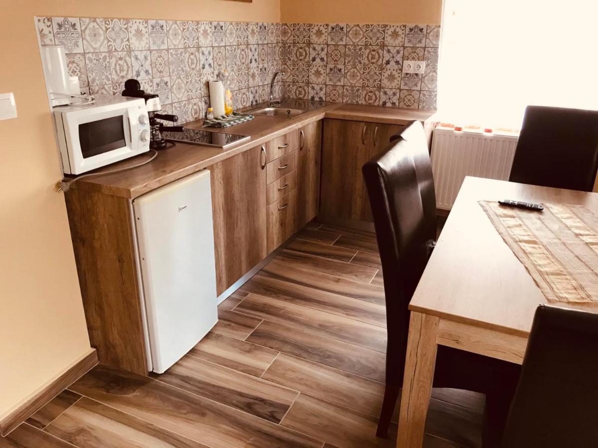 Adrienn Apartman Appartement Sárvár Buitenkant foto