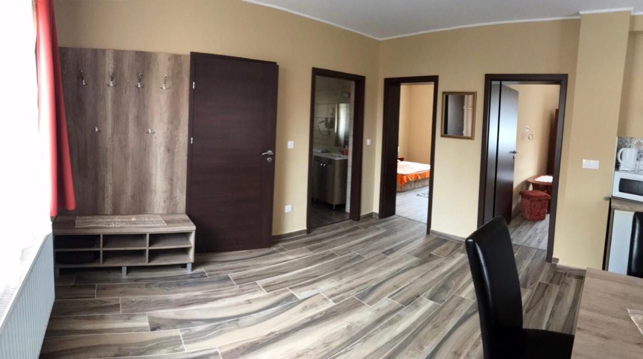 Adrienn Apartman Appartement Sárvár Buitenkant foto