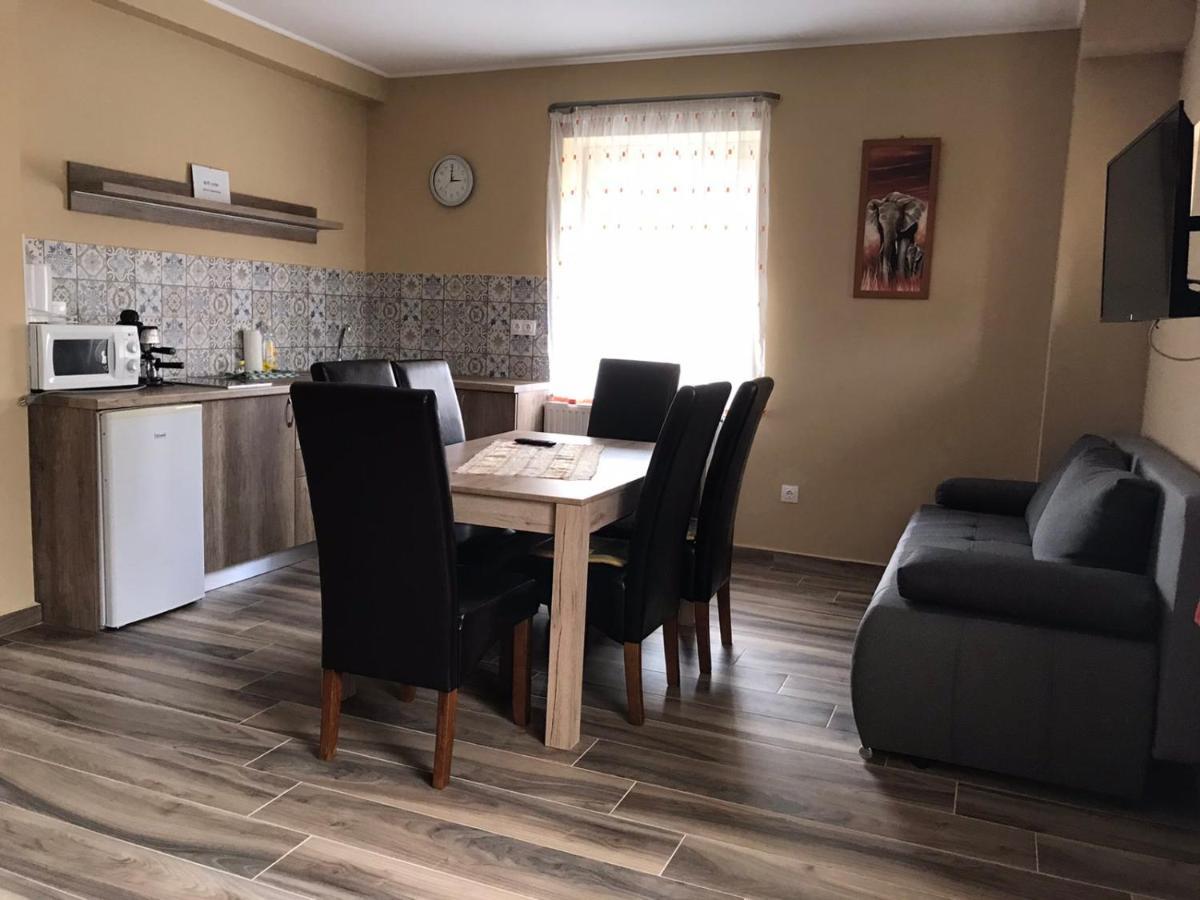 Adrienn Apartman Appartement Sárvár Buitenkant foto